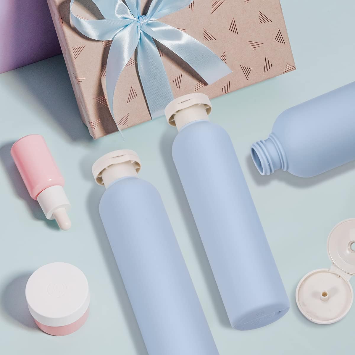 8.8 oz Plastic Travel Shampoo Bottles, Refillable Flip Cap Squeeze Bottles for Toiletries, Large Leakage-proof Travel Shampoo and Conditioner Container (Blue and Green)